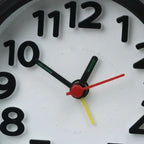 Réveil à Pile Analogique Silencieux