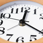 Réveil en Bois à Aiguilles