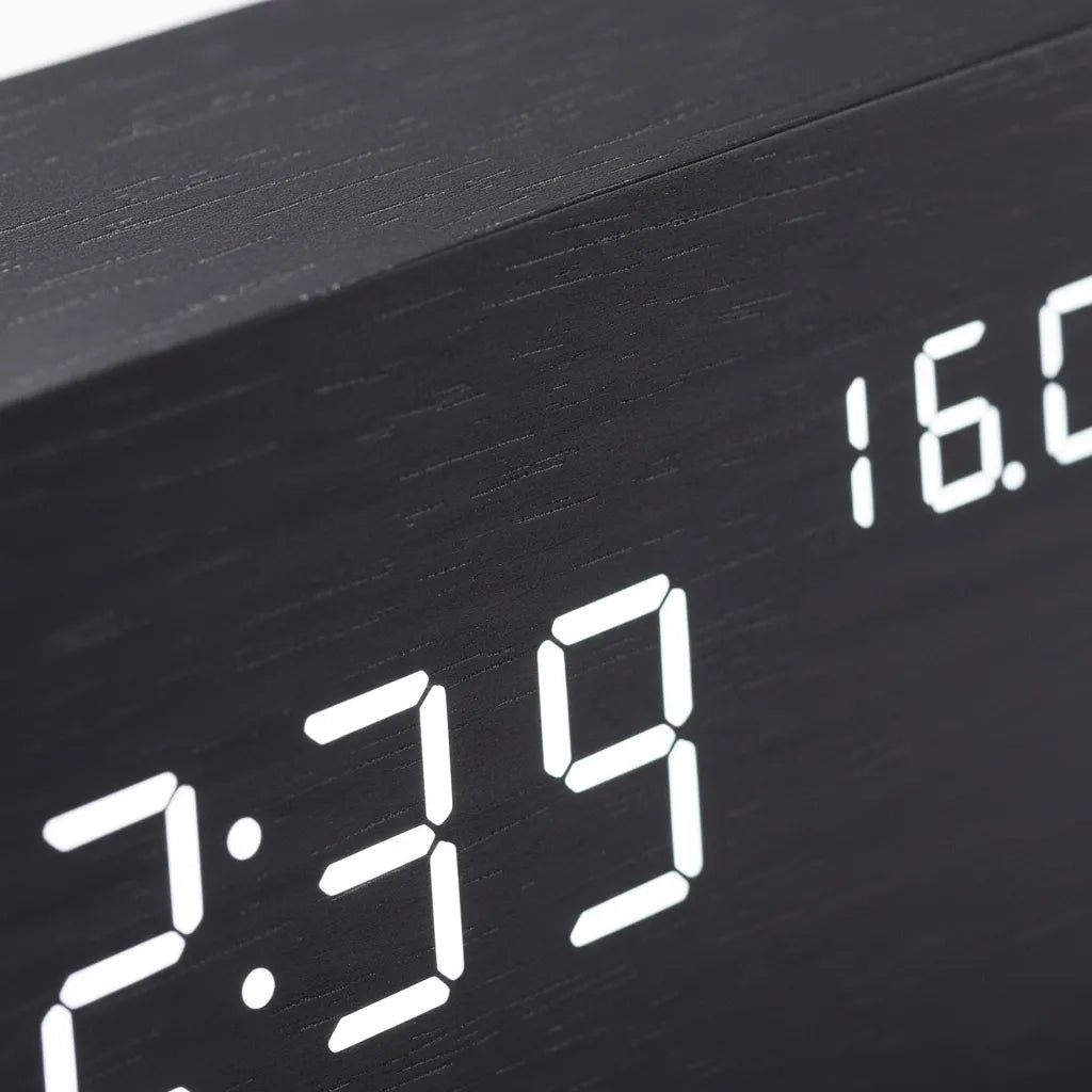 Réveil Moderne en Bois